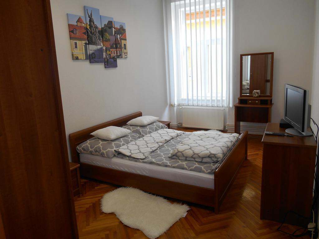Akos Apartman Διαμέρισμα Έγκερ Εξωτερικό φωτογραφία