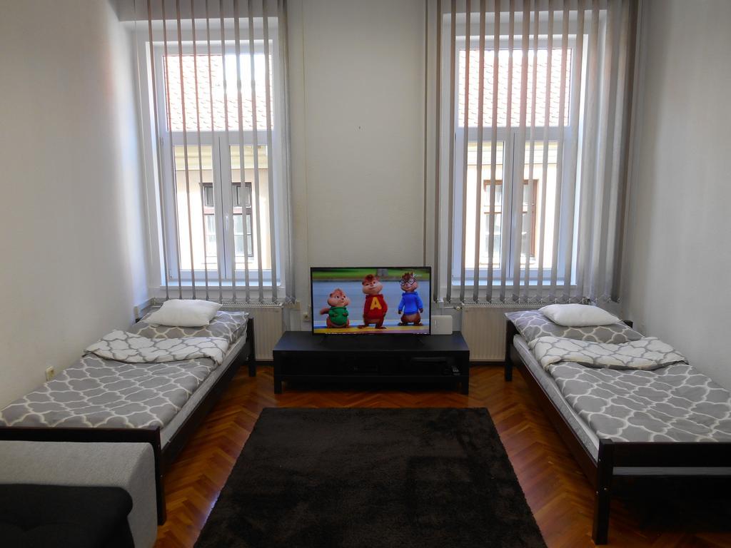 Akos Apartman Διαμέρισμα Έγκερ Εξωτερικό φωτογραφία