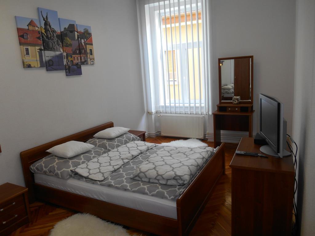 Akos Apartman Διαμέρισμα Έγκερ Εξωτερικό φωτογραφία